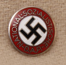 Nationalsozialistische Deutsche Arbeiterpartei  Parteiabzeichen – NSDAP Party Badge image 1