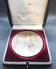 3rd Reich – Für Besondere Leistungen In Der Tierzucht -Medallion with  Original Case image 7