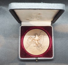 3rd Reich – Für Besondere Leistungen In Der Tierzucht -Medallion with  Original Case image 1