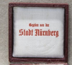 Deutsche Kampfspiele 1934 Nürnberg – Cased Porcelain Award image 4