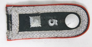 Wehrmacht Heer Schulterklappen –  Artillery NCO Shoulder Strap. image 1