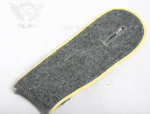 Wehrmacht Heer Schulterklappen  Signals Shoulder Strap. image 1