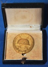 Boxed “Mint” Gold Wound Badge image 1