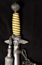 Luftwaffe Fliegerdolch – WKC 2nd Pattern Luftwaffe Dagger with knot & Hangers image 2