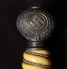 Luftwaffe Fliegerdolch – WKC 2nd Pattern Luftwaffe Dagger with knot & Hangers image 4