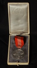 Deutsche Olympia-Erinnerungsmedaille 1936.- Boxed Olympic 1936 Medal image 1