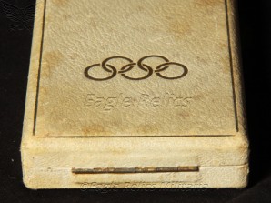 Deutsche Olympia-Erinnerungsmedaille 1936.- Boxed Olympic 1936 Medal image 11