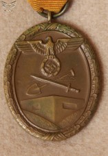 Westwall Medal Early Tombac image 2